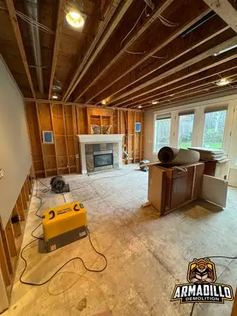 INTERIOR DEMOLITION AND GARBAGE REMOVAL (Commerical and Residential)
