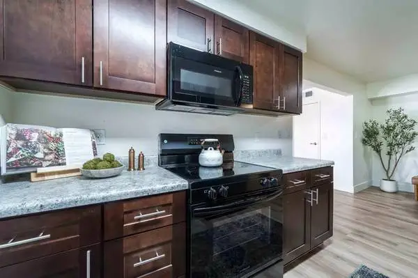 Wonderful 3 bed / 2 bath in prime location! Close to everything!