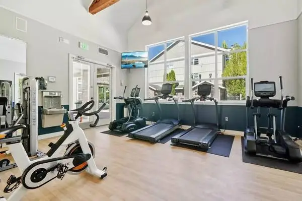 Delightful 1 bed / 1 bath in Hillsboro. 827 Sq Ft. Great value!