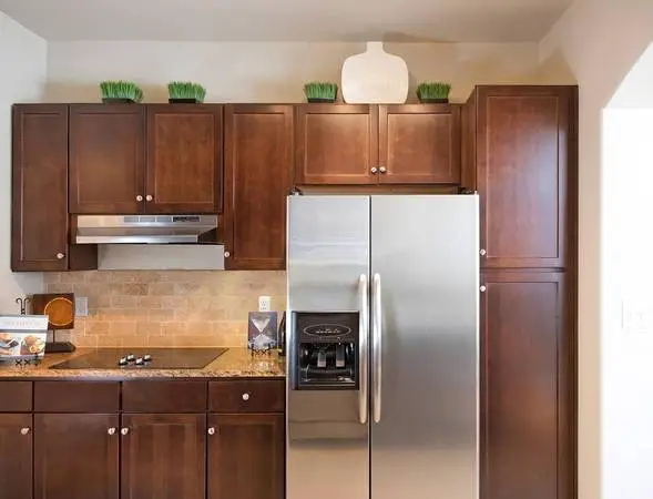 Dishwasher, Vaulted ceiling, Hardwood Floors, Air Conditioning