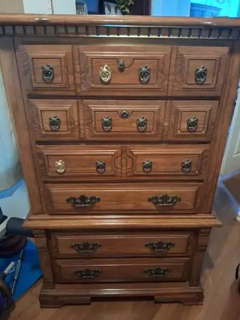 ⭐️VINTAGE SOLID WOOD HIGHBOY DRESSER MID 2OTH CENTURY THOMASVILLE⭐️