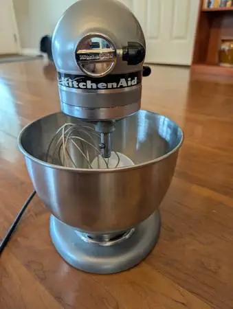 KitchenAid Classic Plus 4.5 Qt Stand Mixer - Silver - Like New