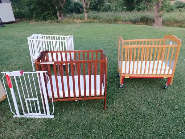3 BABY BEDS