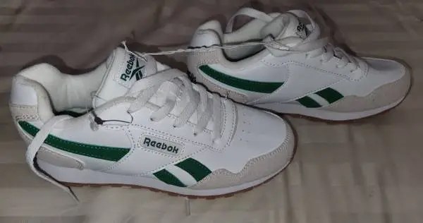 Boys Reebok Classic Size 4