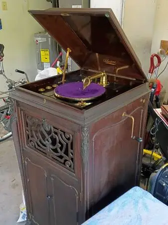 Silvertone phonograph