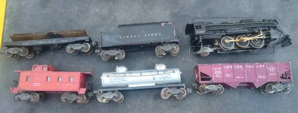 1940s Lionel Train with Cars, Track and Power Supply