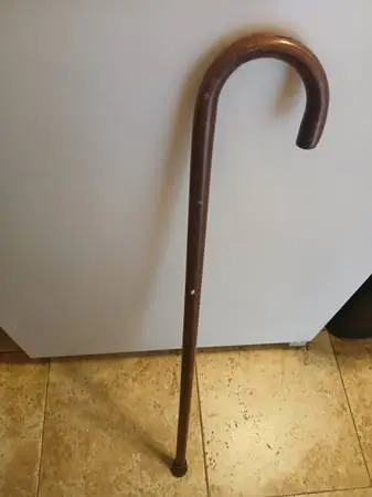 Like New Dark Brown Curve Handle Cane. In Excellent Condition.