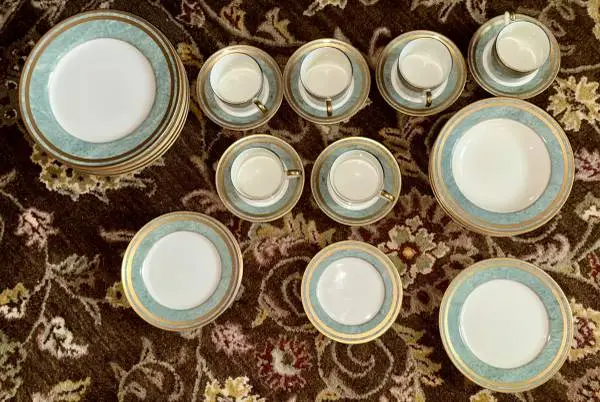 Mikasa Oscar de la Renta Jade Florentine dinnerware five place setting