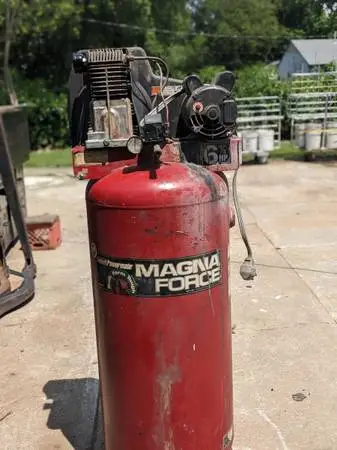 AIR COMPRESSOR