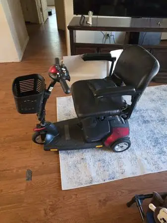 GOGO ELITE TRAVELER SCOOTER RED LIKE NEW