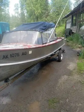 1957 CRESTLINER