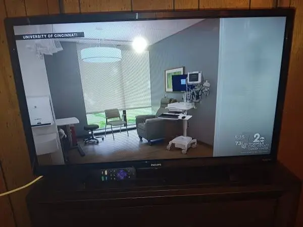 32 inch Phillips Roku TV with remote