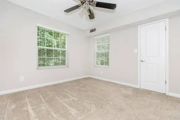 Car Care Area, Dishwasher, Easy Access to Freeways