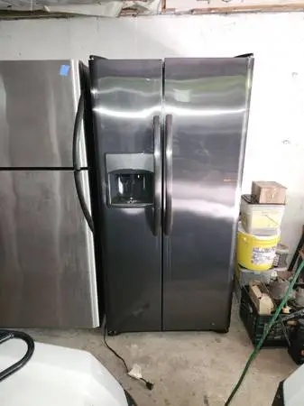 33 wide Black Stainless Very good Condition