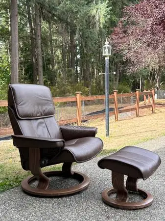 EKORNES STRESSLESSR ADMIRAL RECLINER & OTTOMAN - CHOCOLATE