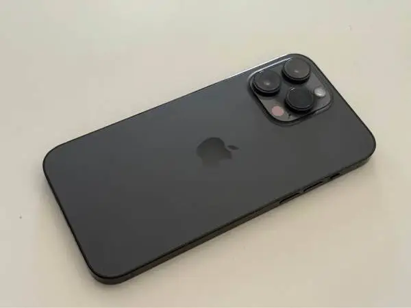 iPhone 14 max pro 256 gb space grey--Unlocked---UAG case
