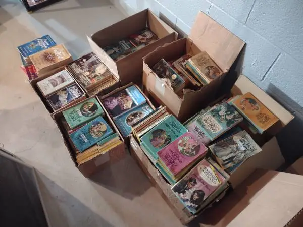 HUGE LOT (408) OF BARBARA CARTLAND BOOKS