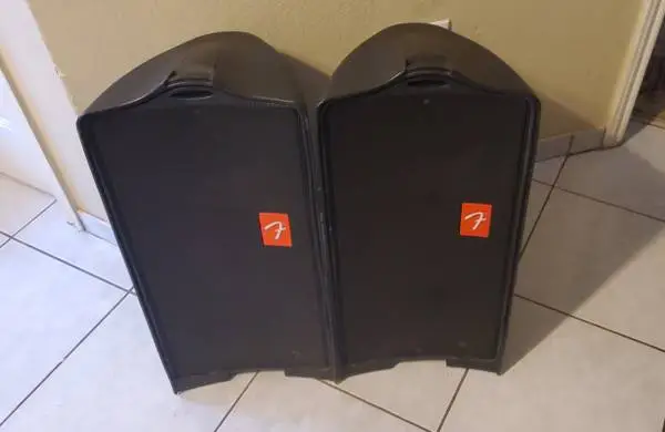 Fender Passport Pro  PA Speakers, Tripod & TV