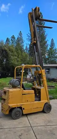 CAT 5000LB CAPACITY FORKLIFT