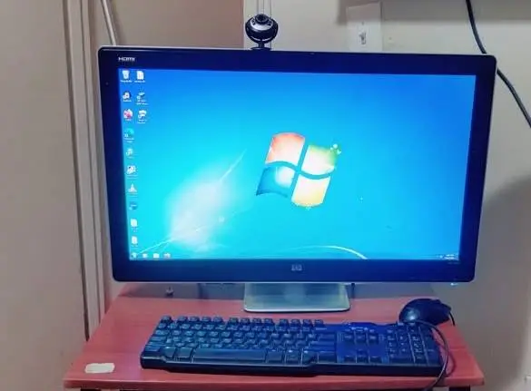 HP Desktop computer with HP 27 Monitor webcam HIFI speakers Keyboard