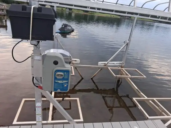 Shoremaster boat lift