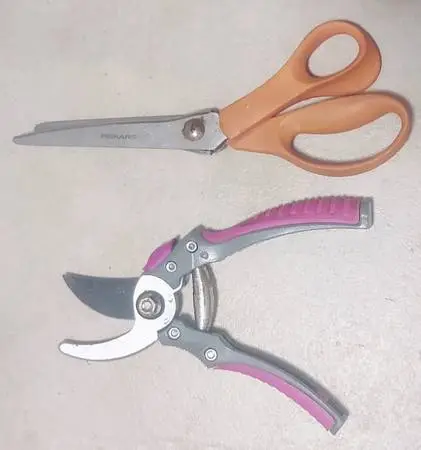 Fiskars Pinking Sheers Fabric Scissors Zig Zag Edge USA & Bloom Bypass