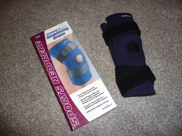 HINGED KNEE BRACE
