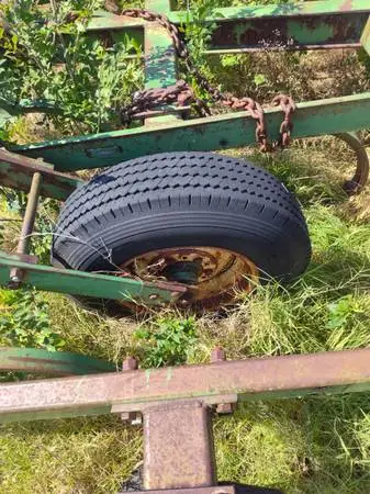 John Deere model 100 Chisel plow with points