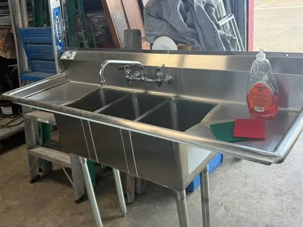 60” sink 10”x14” like new fucet free