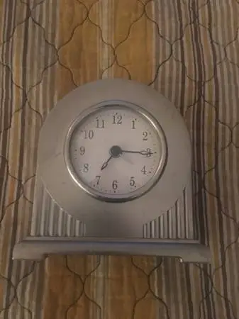 Mantle clock battery type