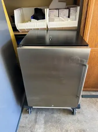 Edgestar beverage refrigerator