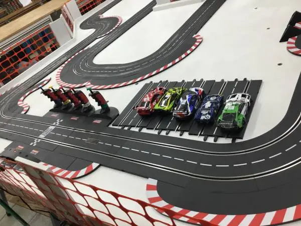 Complete Set -124 Digital Carrer Slot Race Car Set