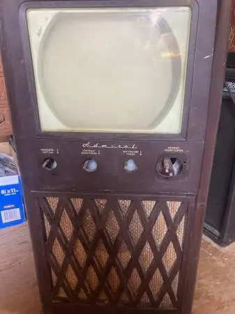 ANTIQUE VINTAGE ADMIRAL TV