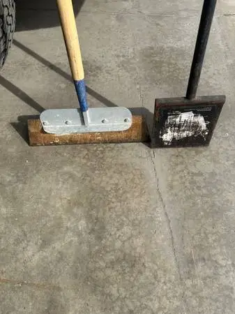 Heavy duty floor scraper