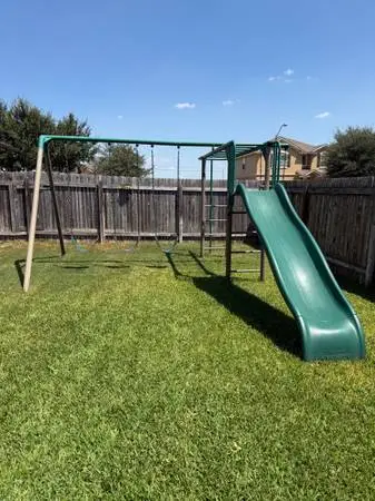 Swing set/monkey bar