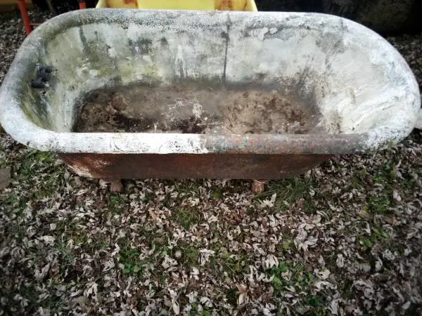 Cast iron tub