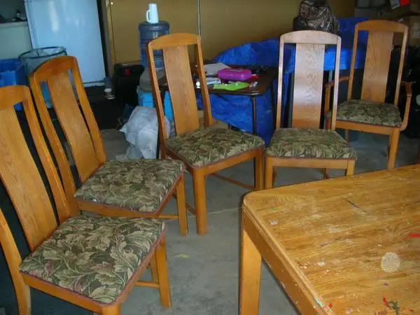 6 upholstered chairs and dining table
