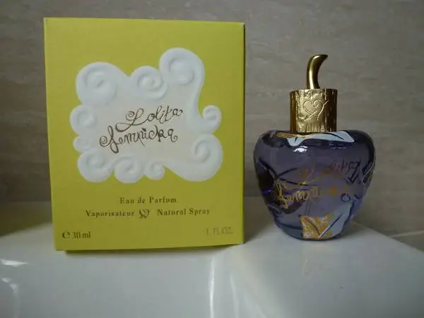 Lolita Lempicka perfume apple bottle & box +other crystal pieces!