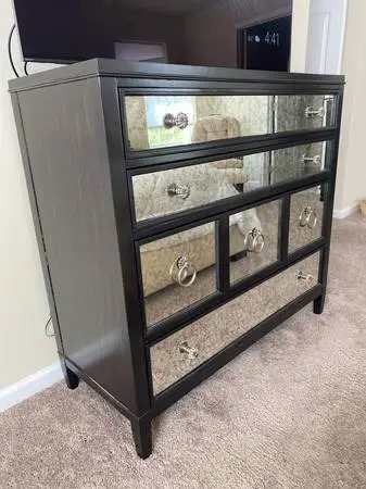 CONTEMPORARY 4 DRAWER DRESSER