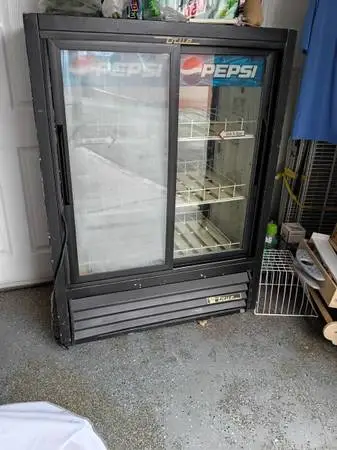 True Commercial 2-Section Sliding Glass Door Beverage Cooler Refrigerator – Pe