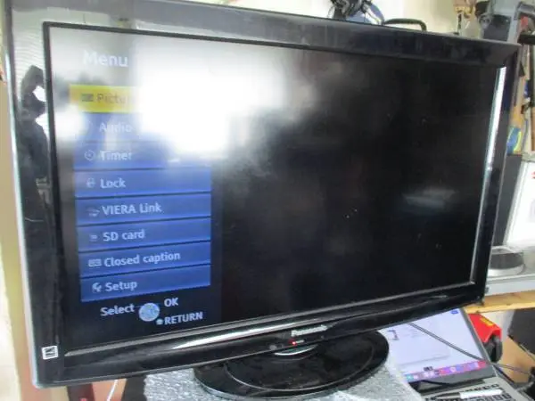 32 PANASONIC TV
