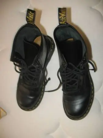 DOC MARTENS Ladies Boots Exc/Like New Size 7$40Converse Sz 11 Mens $30