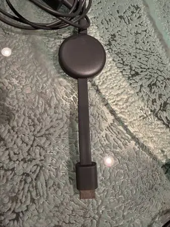 Google Chromecast - HDMI connector - send video on audio to your TV
