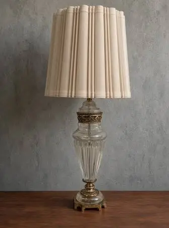 Hollywood Regency-style glass urn table lamp