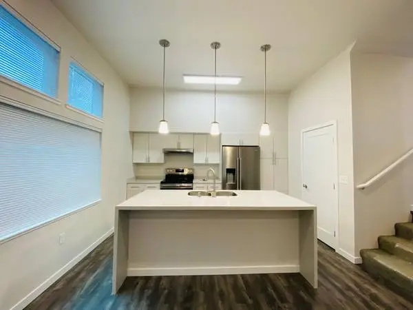 Modern & Beautiful! 2BR 1.5BA Pet Friendly | Midtown Location