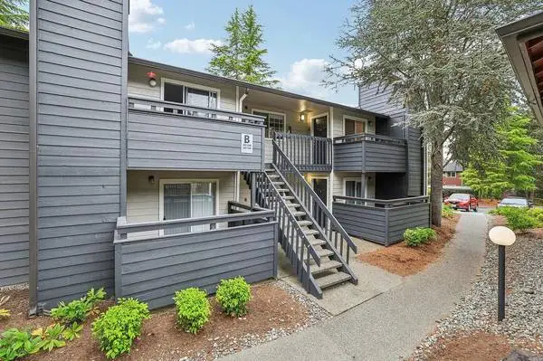 in Mill Creek WA, 1/BD 1/BA, Entertainment and Lounge Areas