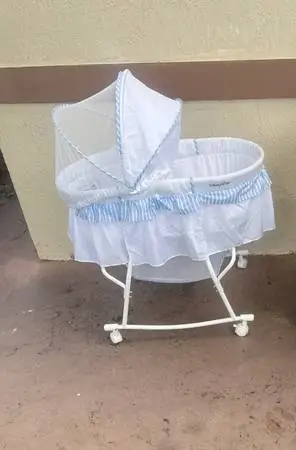 Dream On Me Lacy, Portable 2-in-1 Bassinet and Cradle