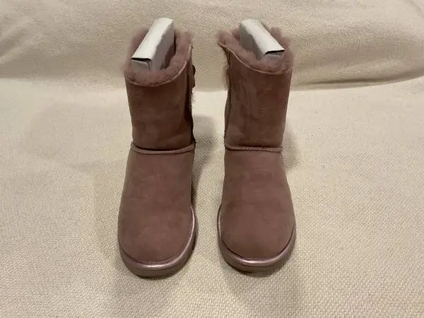 🔴 UGG Boots, Bailey Bow II, Tan, like brand new, women’s size 7