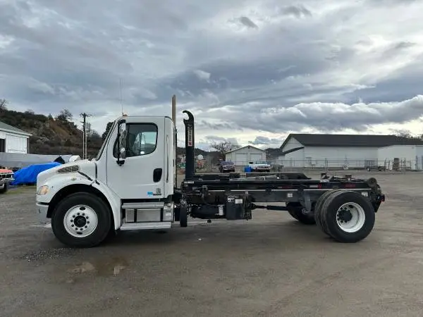 2011 Freightliner SL 240 swaploader hooklift