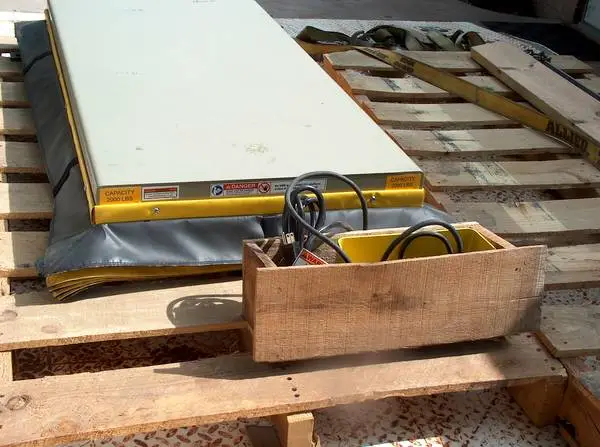 Southworth LS2-36 2000lb lifting table. New,